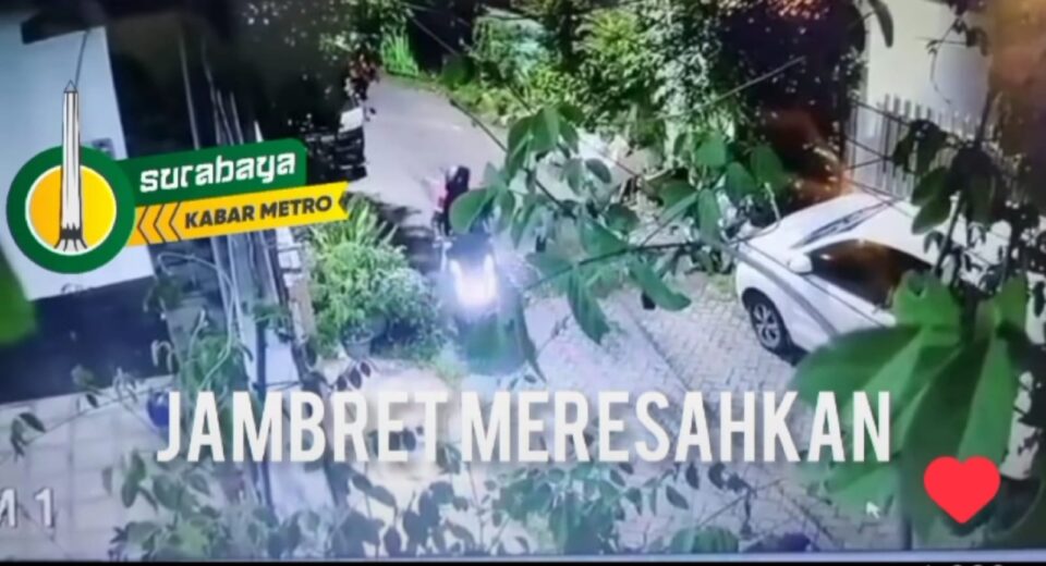 Video kasus penjambretan di Karang Empat, Surabaya (surabayakabarmetro.com)