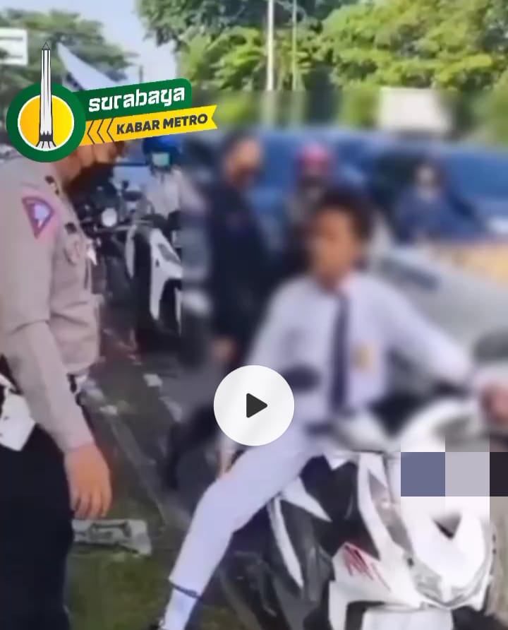 Siswa SMP marah ke polisi karena langgar lalu lintas di Exit Tol Sidoarjo (surabayakabarmetro.om)