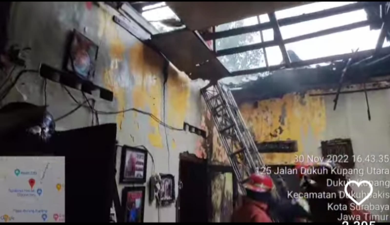 Rumah di Jalan Banyu Urip Surabaya terbakar (Istimewa / surabayakabarmetro.com)