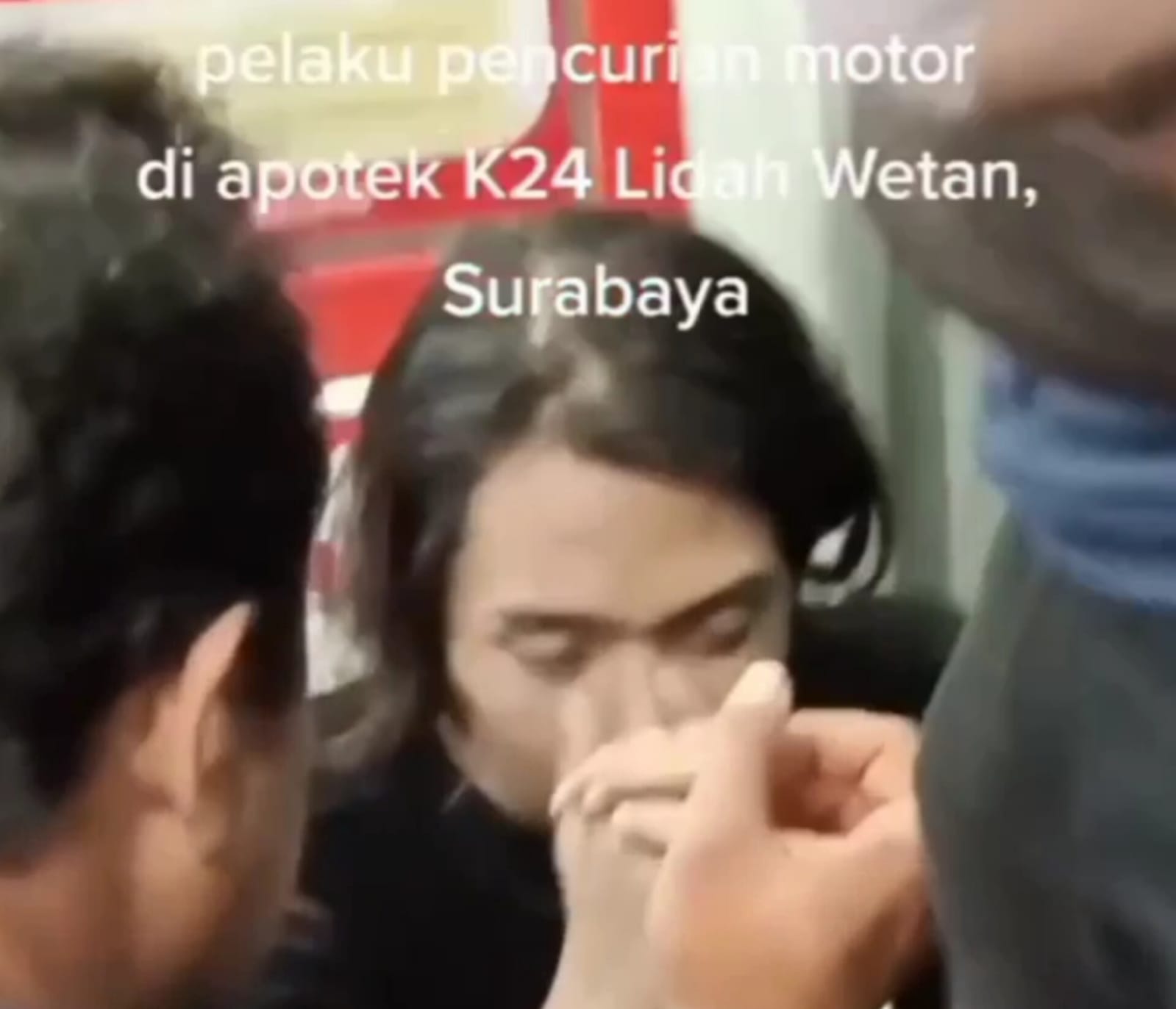 Tampang maling motor di Lidah Wetan, Surabaya (Surabayakabarmetro.com)