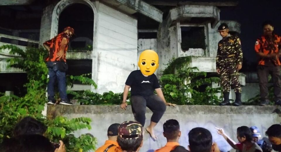 Belasan pemuda diamankan di Rumah Hantu Darmo, Surabaya (surabayakabarmetro.com)