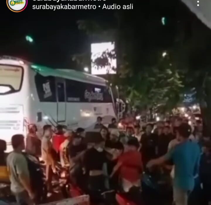 Jambret di kawasan Makam Sunan Ampel Surabaya dihajar massa (surabayakabarmetro.com)