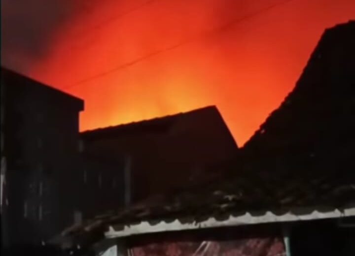 Rumah di Undaan Kulon, Surabaya terbakar (surabayakabarmetro.com)