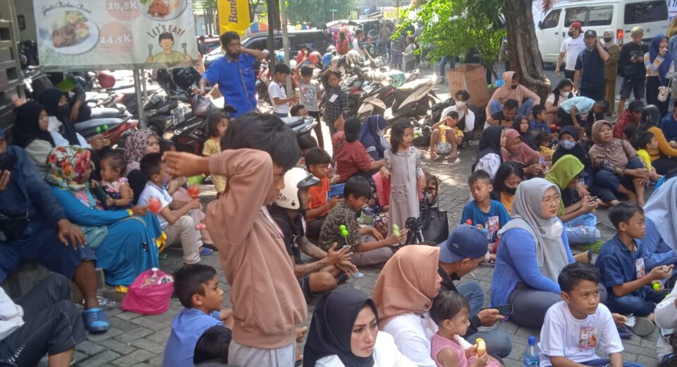 Meriahnya lomba lato-lato yang diadakan Deliwafa Store d Nginden Semolo, Surabaya beberapa waktu lalu (/surabayakabarmetro.com)