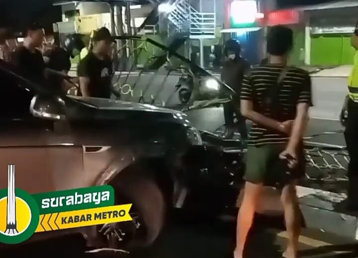 Kecelaaan di Jalan Raya Wonokromo, Surabaya (surabayakabarmetro.com)