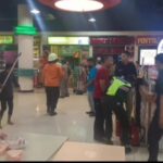 Lebaran, Kawasan Siwalankerto Surabaya Malah Dilanda Banjir, Warga Silaturrahim Sambil Lewati Air