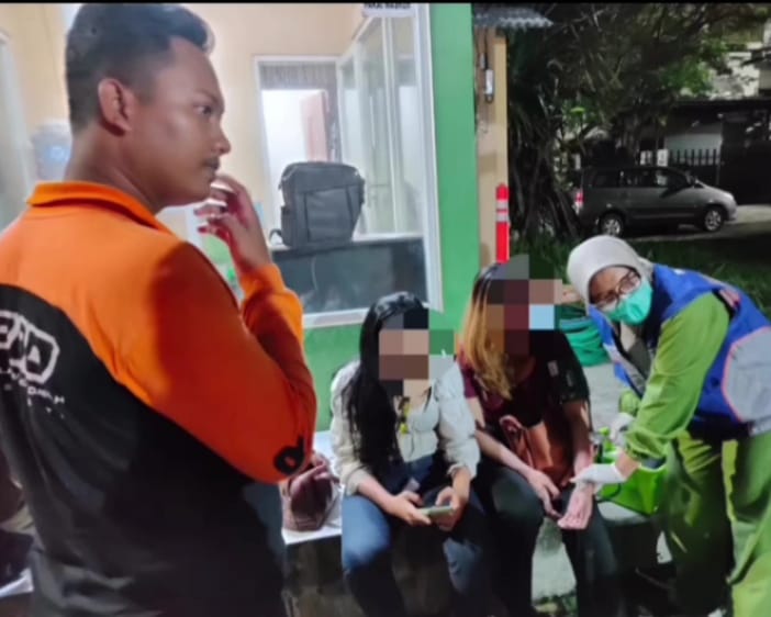 Pengemudi wanita yang diduga mabuk saat kemudikan mobil di Surabaya (istimewa/ surabayakabarmetro.com)