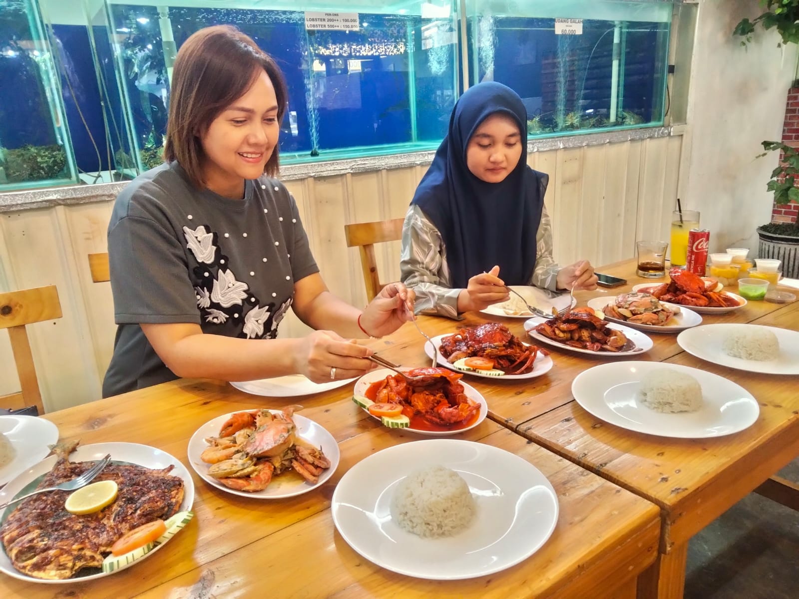 Nikmatnya kuliner seafood khas Thailand di Bangkok Crab Surabaya (istimewa/ surabayakabarmetro.com)