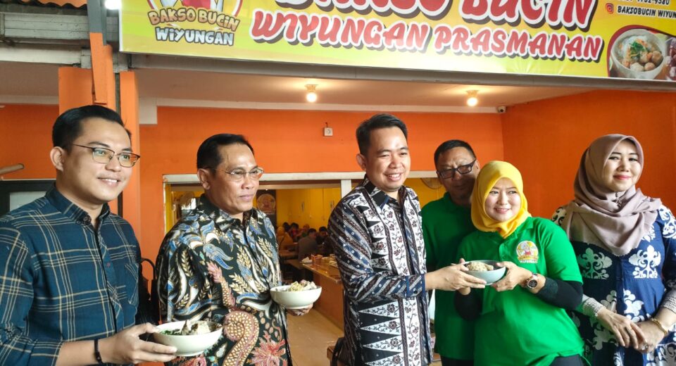 Launching Kedai Bakso Bucin Wiyungan, Surabaya (istimewa/ surabayakabarmetro.com)