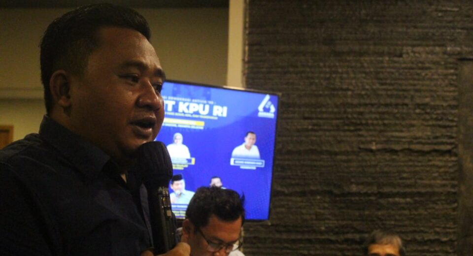 Direktur Eksekutif AKSARA Research and Consulting, Hendri Kurniawan bicara soal Pilpres 2024 dan Jatim (istimewa/ surabayakabarmetro.com)