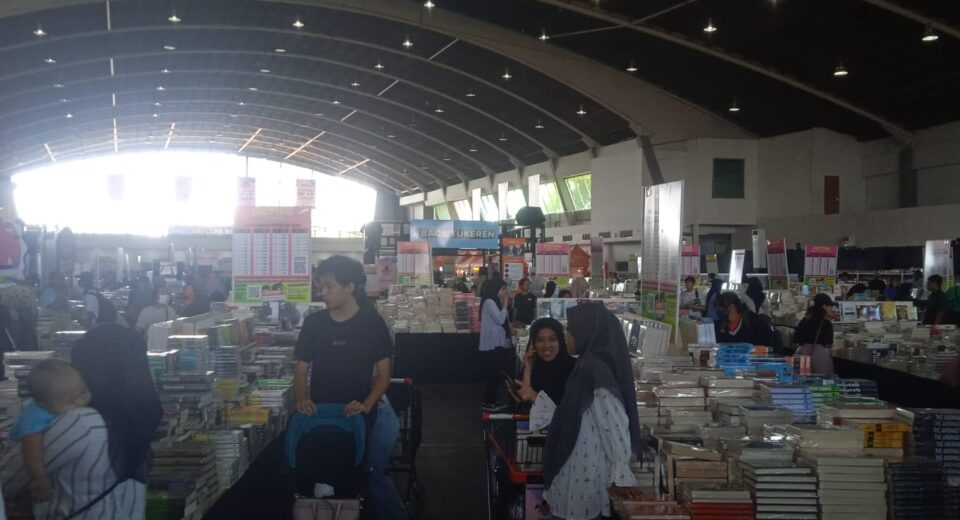 Bazar buku terbesar di Indonesia, Big Bad Wolf atau BBW hadir di Surabaya (surabayakabarmetro.com)