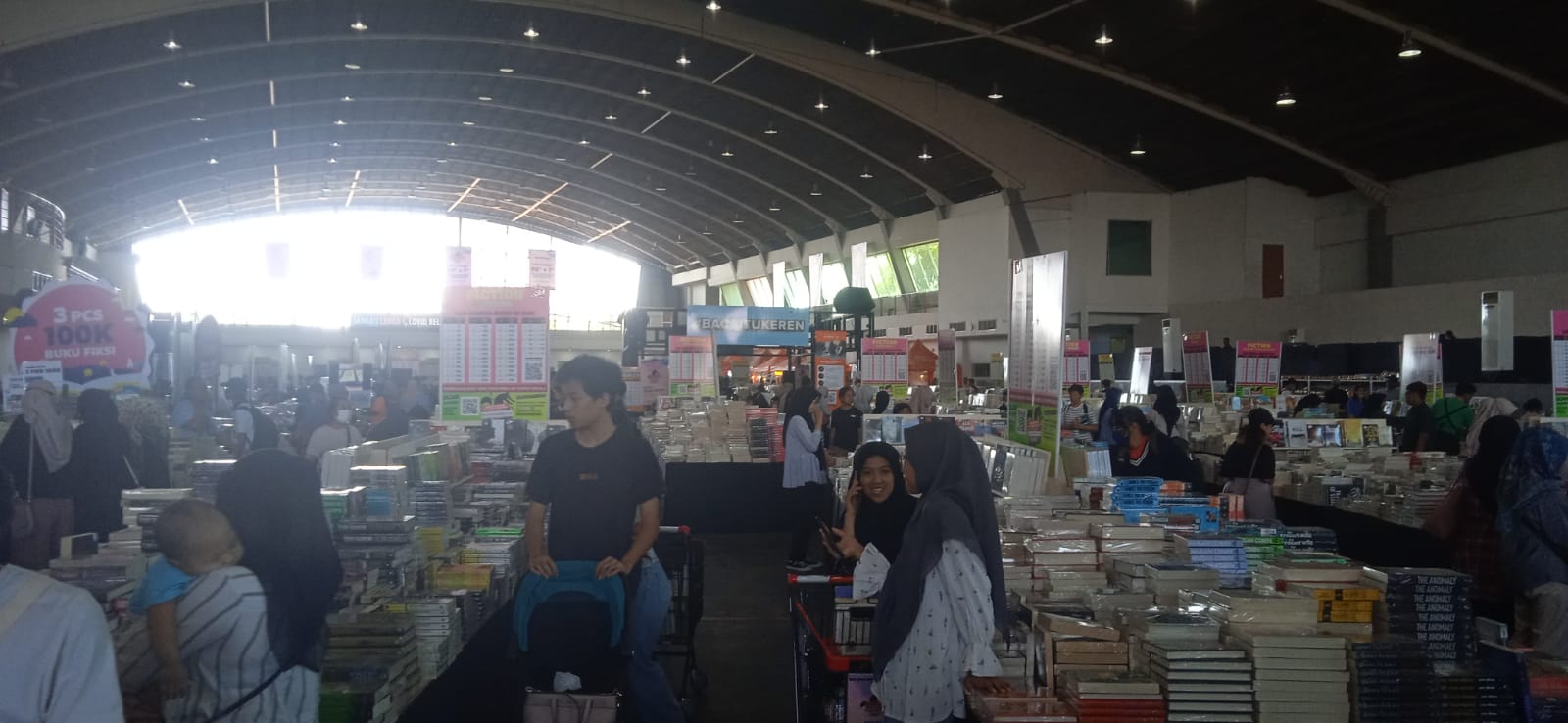 Bazar buku terbesar di Indonesia, Big Bad Wolf atau BBW hadir di Surabaya (surabayakabarmetro.com)