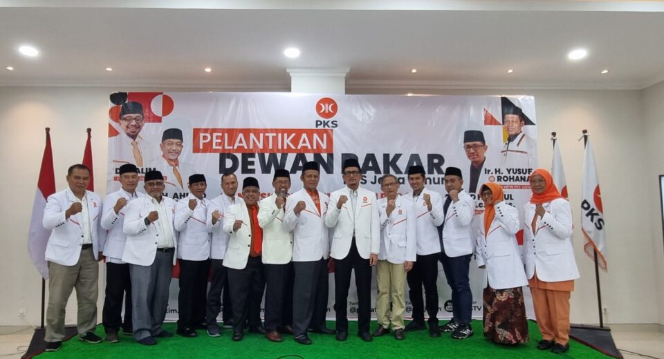 PKS Jatim Lantik 13 Tokoh Jadi Dewan Pakar (istimewa/ surabayakabarmetro.com)