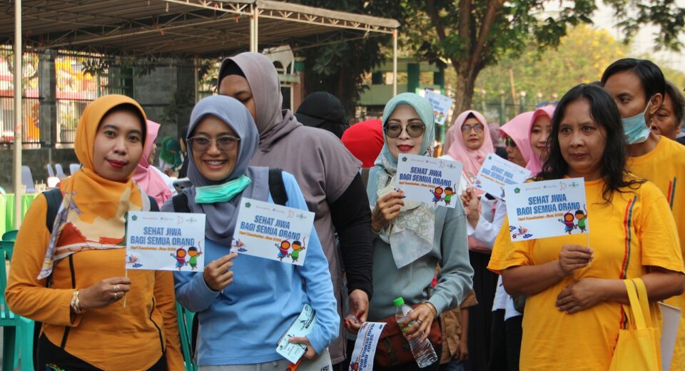 Peringati Hari Kesehatan Jiwa, Ratusan Orang Ikut Jalan Sehat di GOR Sidoarjo (istimewa/ surabayakabarmetro.id)