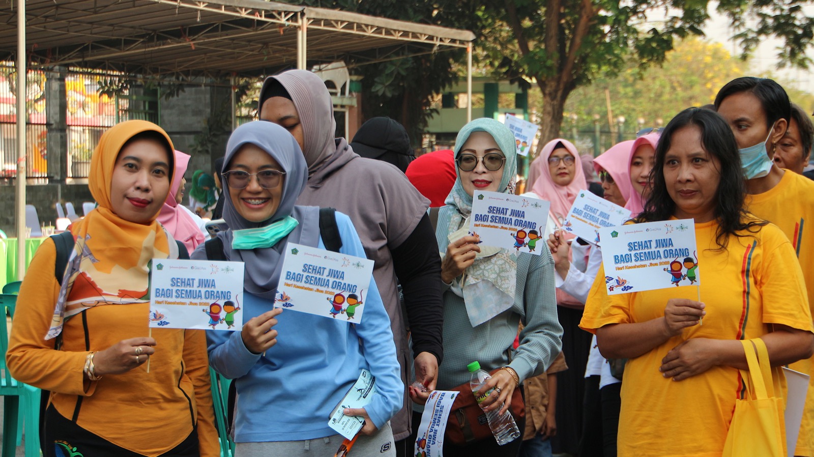 Peringati Hari Kesehatan Jiwa, Ratusan Orang Ikut Jalan Sehat di GOR Sidoarjo (istimewa/ surabayakabarmetro.id)