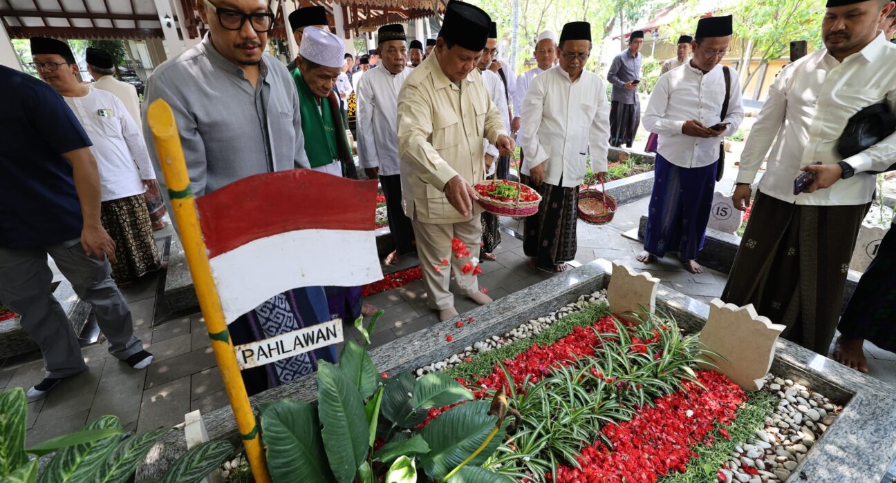 Tokoh NU Ungkap Prabowo Subianto Punya Tenaga Dalam Obati Penyakit, Pernah Obati Penyakit Gus Dur (istimewa/ surabayakabarmetro.id)