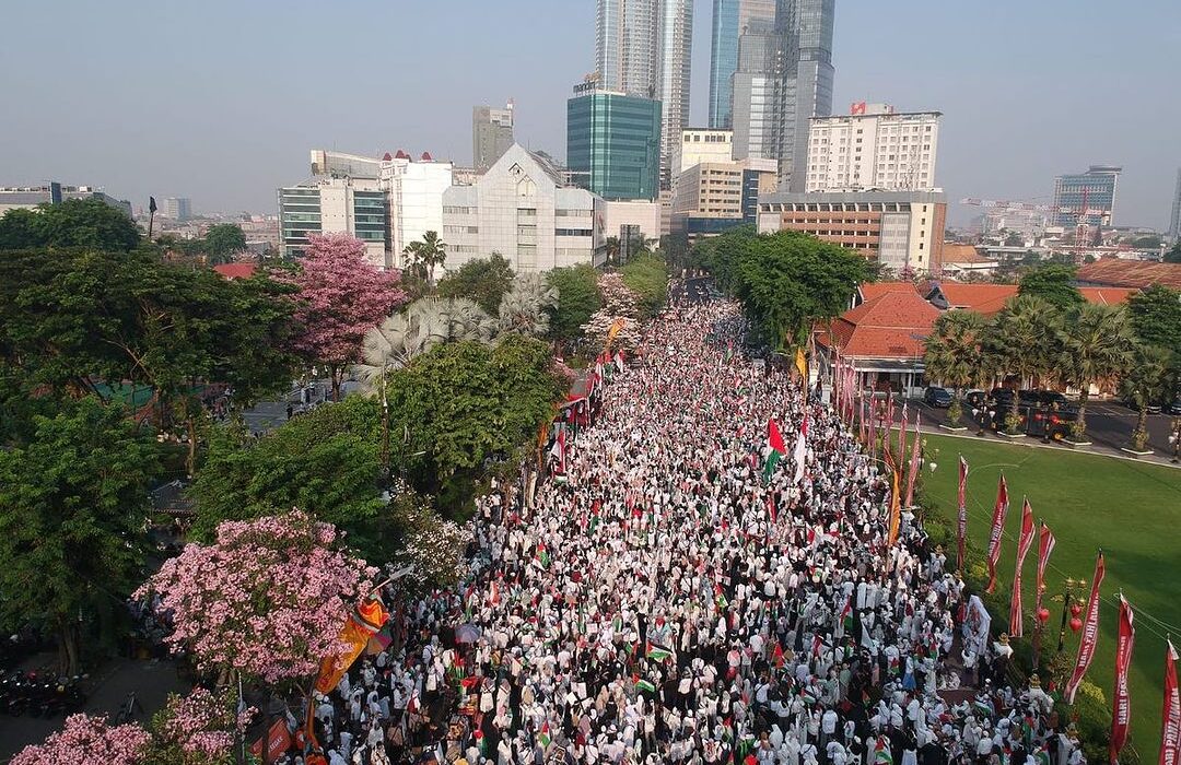 Ratusan ribu orang berkumpul di Surabaya dukung Palestina (istimewa/ surabayakabarmetro.id)