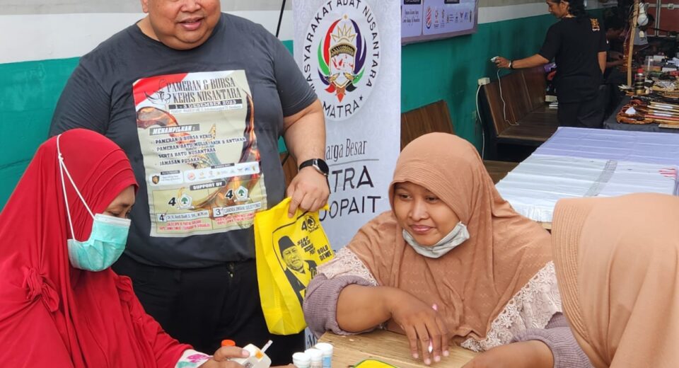 Peduli Nasib Warga Surabaya dan Sidoarjo, Politisi Golkar Andi Budi Gelar Pengobatan Gratis (istimewa/ surabayakabarmetro.id)