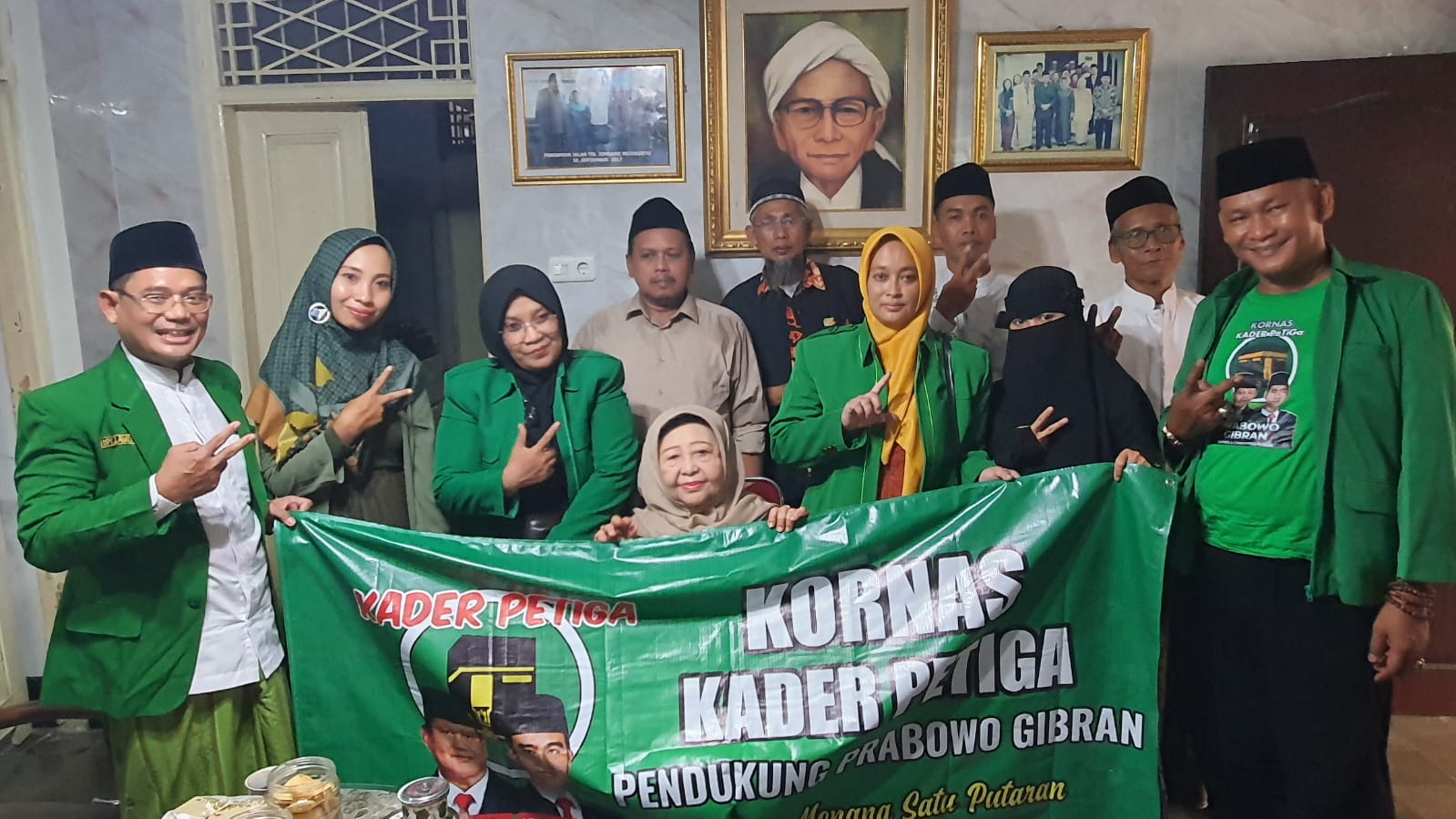 Beda dengan Sikap DPP, Kader PPP di Jawa Timur Malah Dukung Prabowo-Gibran, Sowan ke Senior (istimewa/ surabayakabarmetro.id)