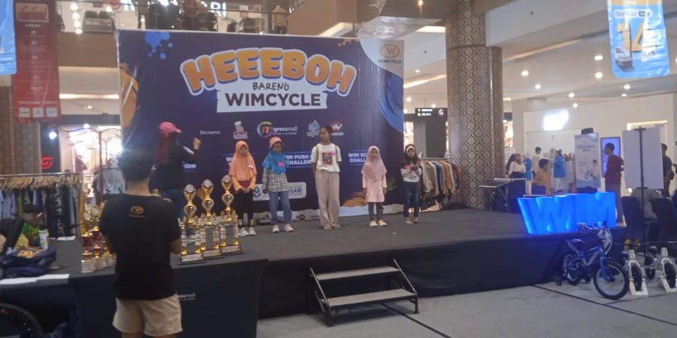 Ingin Makin Dekat dengan Anak-anak, Wim Cycle Bikin Acara Seru, Heeboh Bareng Wim Cycle di Gresik (surabayakabarmetro.id)