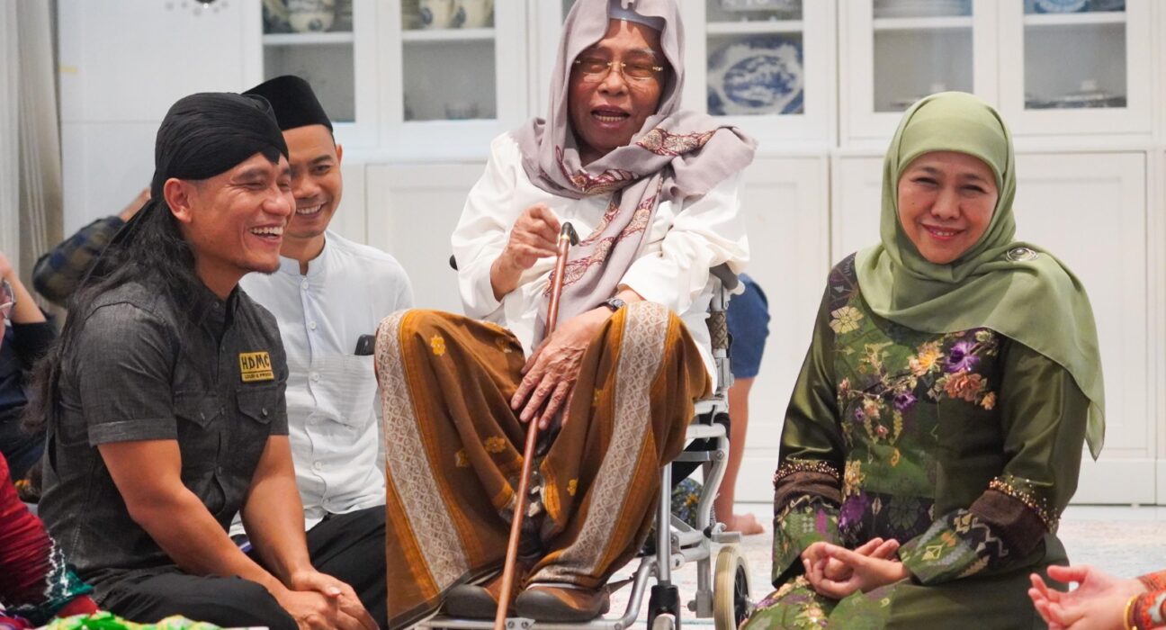 Gus Miftah dan Khofifah Datangi Pengasuh Ponpes Al Falah Ploso Kediri (istimewa/ surabayakabarmetro.id)