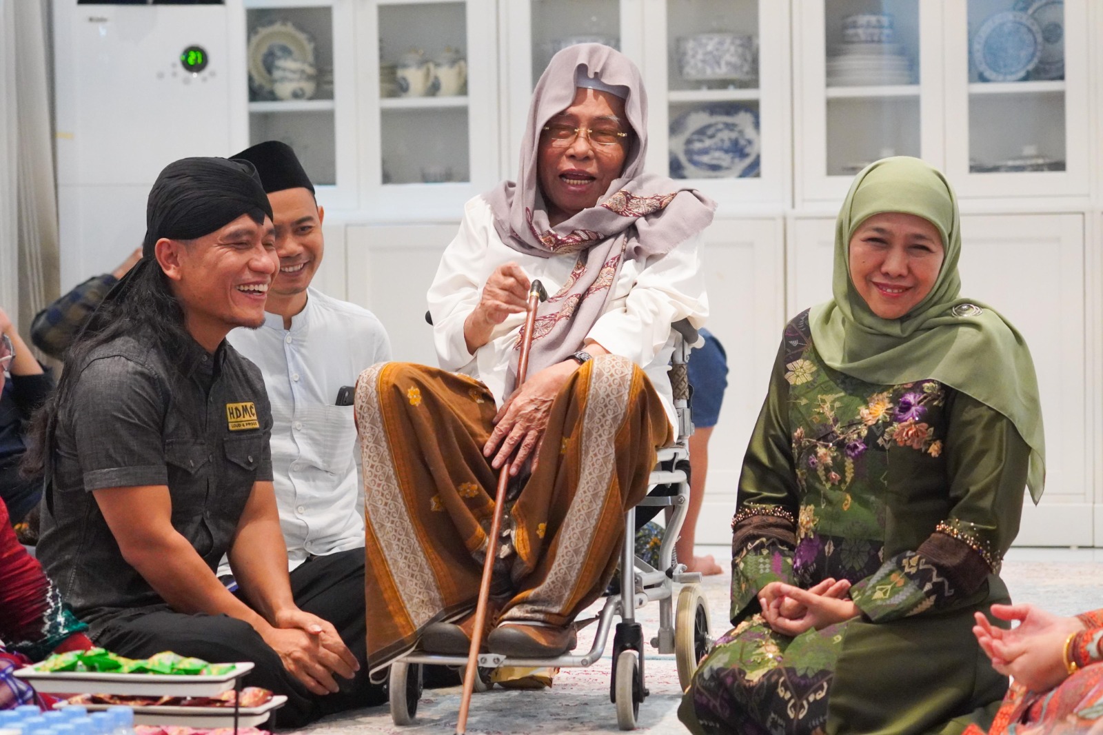 Gus Miftah dan Khofifah Datangi Pengasuh Ponpes Al Falah Ploso Kediri (istimewa/ surabayakabarmetro.id)