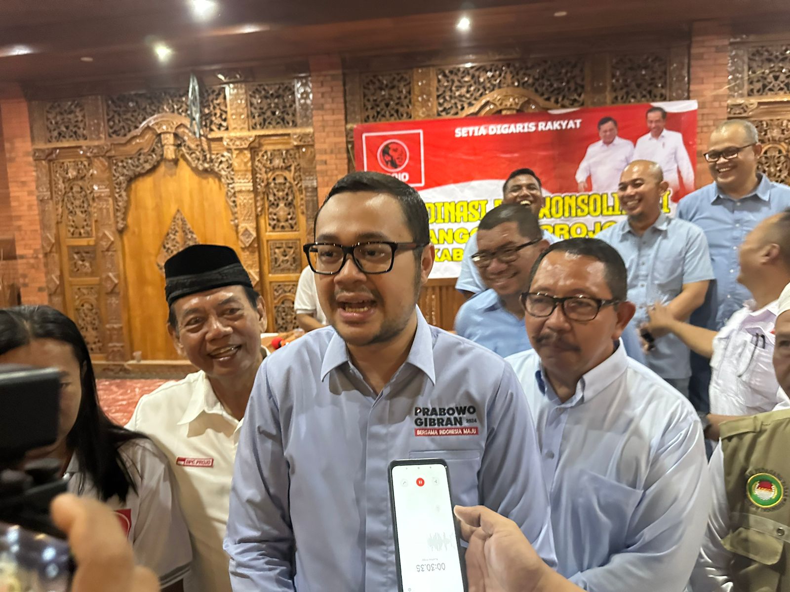 ARCI Sebut Ketua Projo Jatim Bayu Airlangga Masuk Bursa Cawagub Alternatif untuk Khofifah di Pilgub Jatim 2024 (istimewa/ surabayakabarmetro.id)