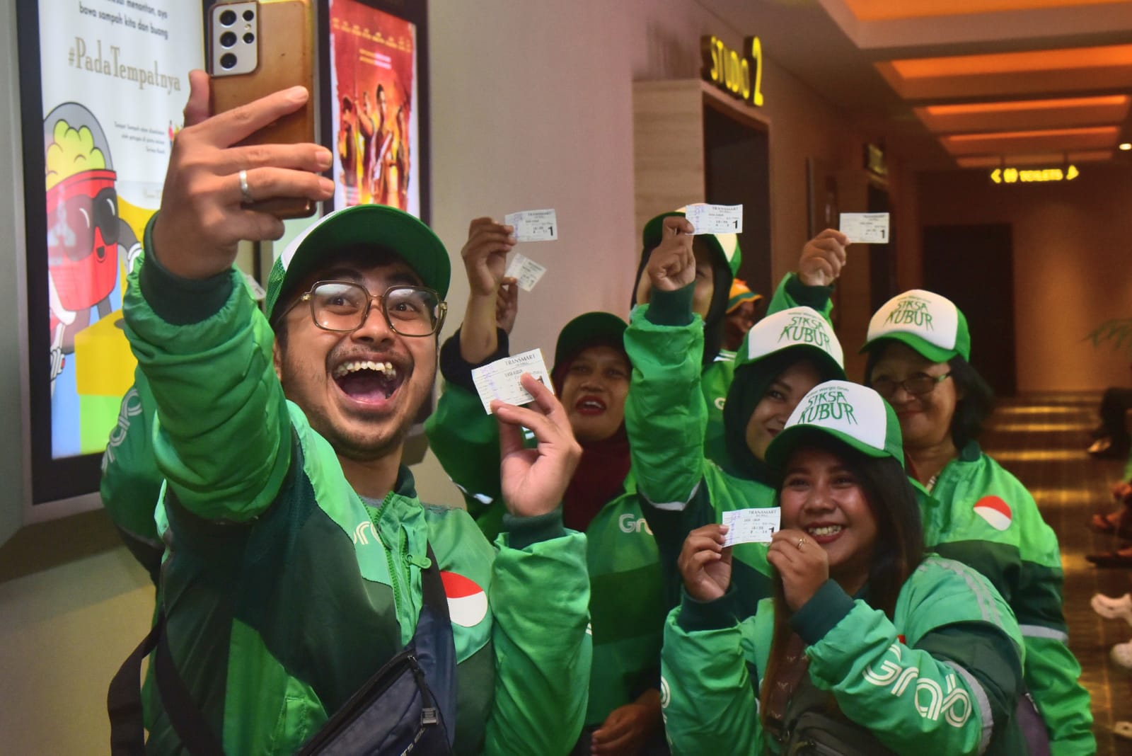 Saat Ratusan Driver Grab di Malang Diajak Nobar Film Siksa Kubur: Benar-henar Merinding (istimewa/ surabayakabarmetro.id)