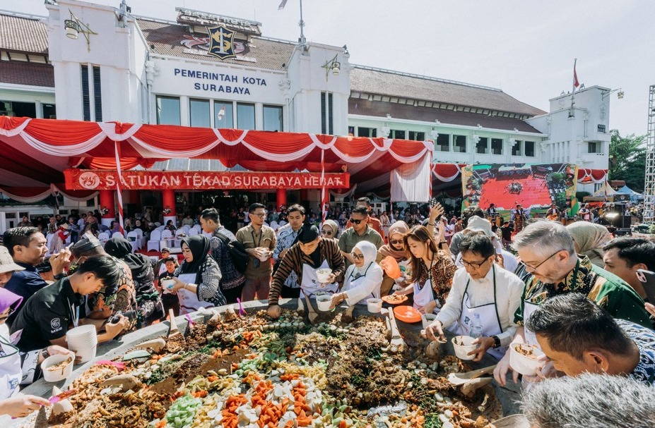 Festival Rujak Uleg 2024 di Surabaya (istimewa/ surabayakabarmetro.id)