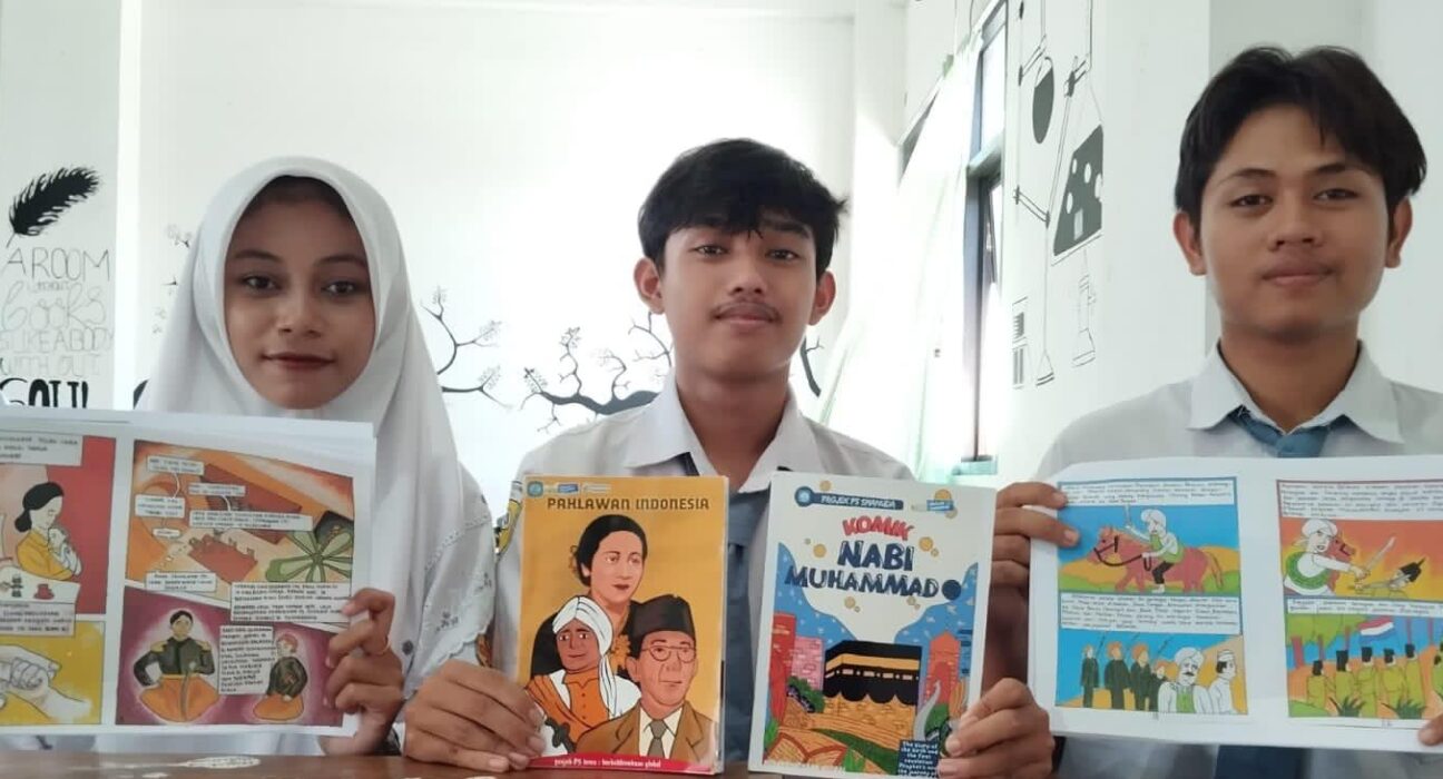 Buat Komik Sejarah dan Kisah Nabi, Siswa SMA NU 2 Gresik Ingin Terapkan Pembelajaran P-5 (istimewa/ surabayakabarmetro.id)