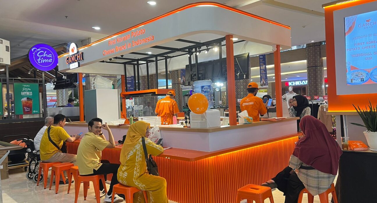 Jajanan Viral Gamchi Kini Suda Ada di Gressmall Gresik, Hari Pertama Pembukaan Diburu via Jastip (istimewa/ surabayakabarmetro.id)