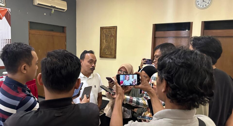 Proximity Indonesia Buka Elektabilitas Khofifah vs Risma Jelang Pilgub, Siapa Lebih Unggul? (istimewa/ surabayakabarmetro.id)