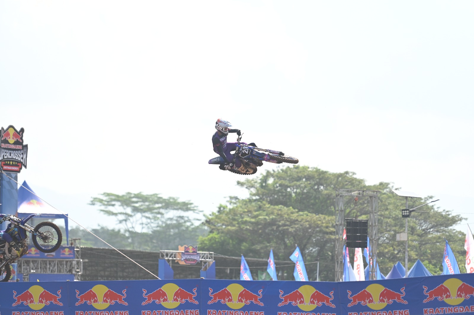 Bakal Sajikan Atraksi Lebih Seru, Seri Kedua Rangkaian Kratingdaeng Supercrosser 2024 Dirtwar Energy Digelar di Tulungagung (istimewa/ surabayakabarmetro.id)