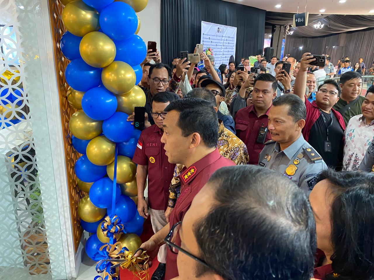 Tak Perlu Jauh-jauh ke Surabaya, Warga Gresik Kini Bisa Urus Paspor di Imigrasi Lounge Icon Mall (surabayakabarmetro.id)