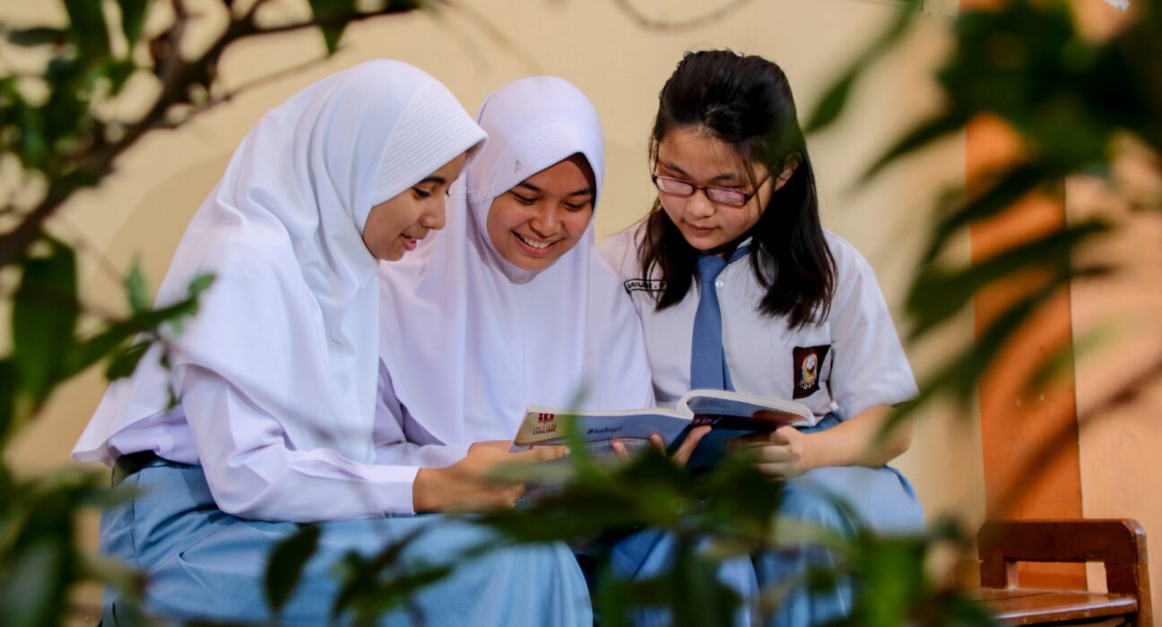 Ilustrasi SMA Terbaik di Sidoarjo (unsplash)