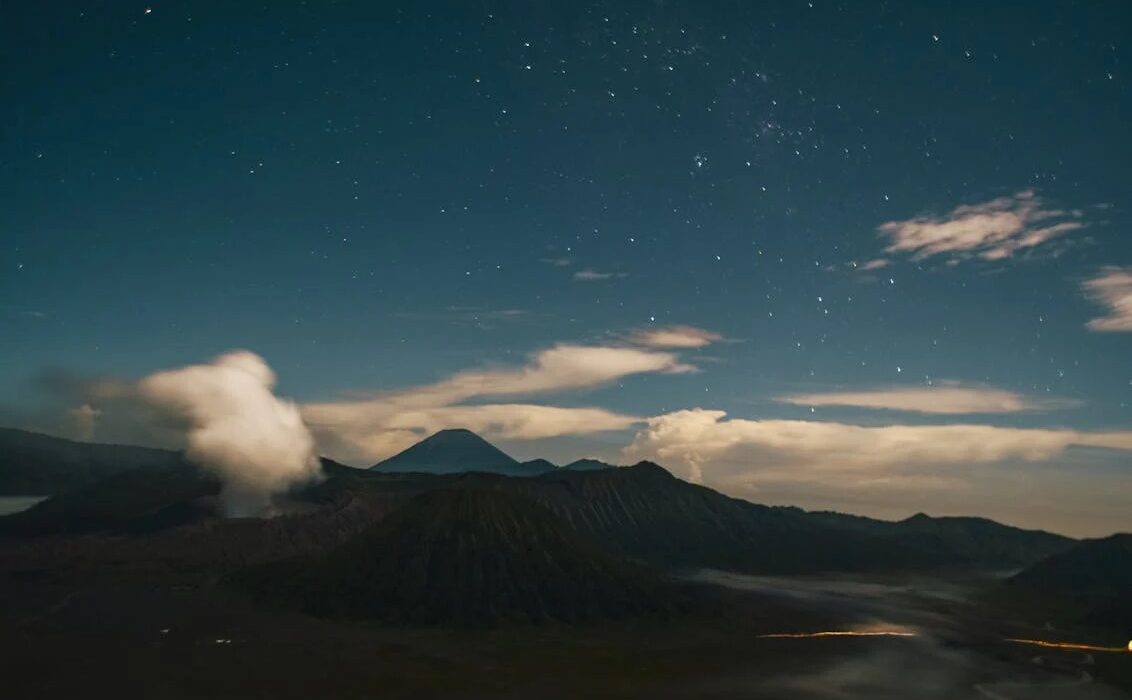 Daftar 5 Destinasi Wisata Terbaik di Asia Versi Agoda, Ada Gunung Bromo hingga Jepang (istimewa/ s)urabayakabarmetro.id