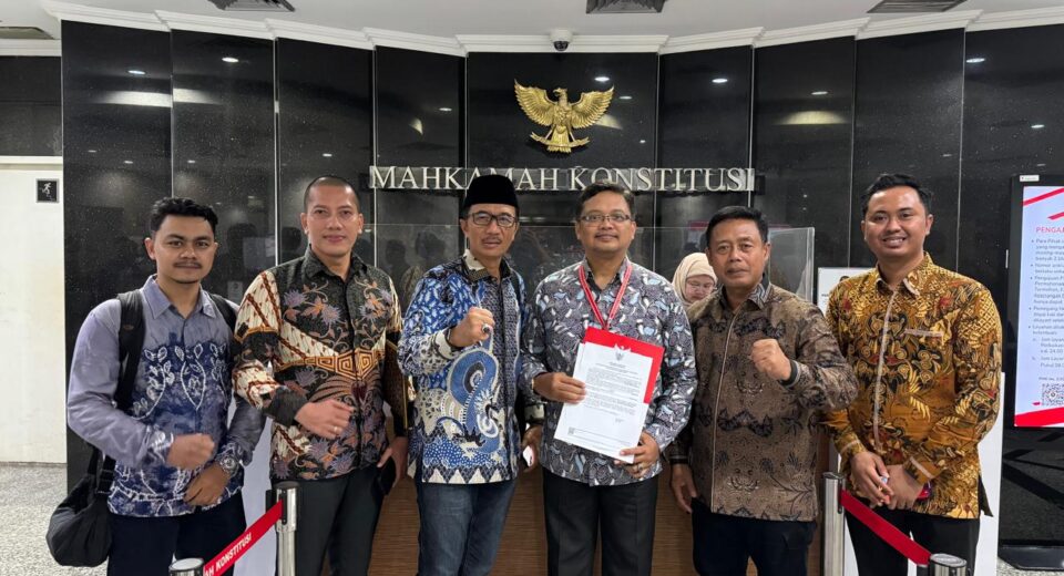 Dituding Manipulasi Suara di Pilgub Jatim 2024, Tim Hukum Khofifah-Emil Tantang Risma-Gus Hans Tunjukkan Bukti (istimewa/ surabayakabarmetro.id)