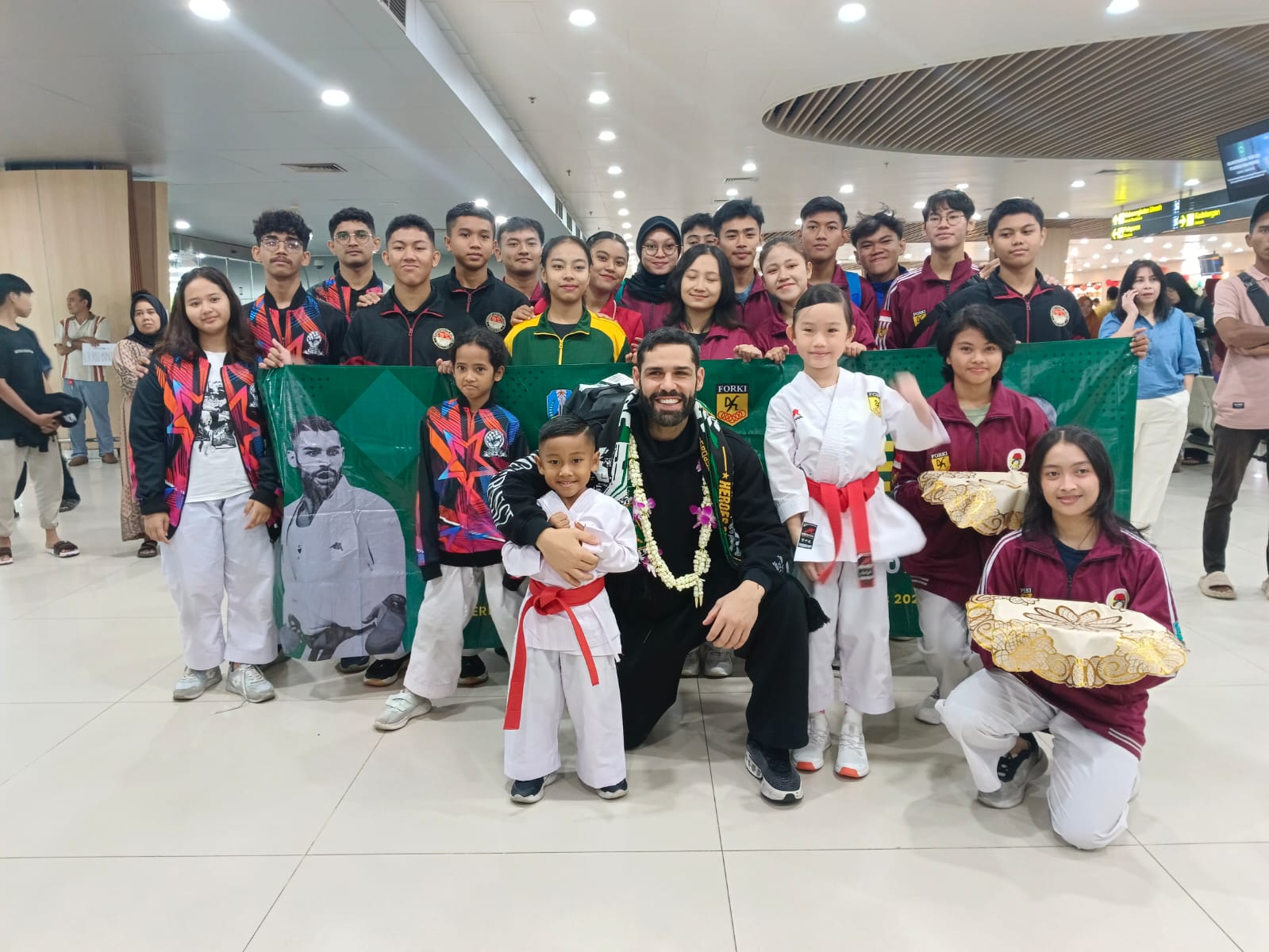 Atlet Karate Asal Italia dan Ukraina Berbagi Ilmu Langsung Lewat Coaching Clinic Surabaya (istimewa/ surabayakabarmetro)