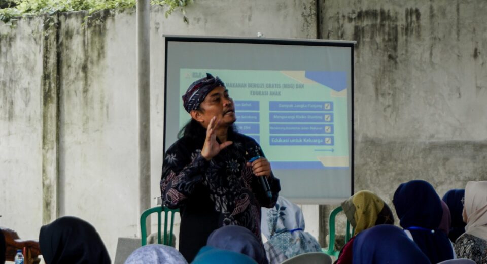 Sosialisasikan Makan Berizi Gratis Bareng BGN di Blitar, DPR RI Soroti Ibu Hamil dan Anak-anak Serta Lansia (istimewa/ surabayakabarmetro.id)