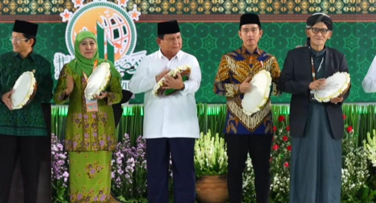 Buka Kongres XVIII Muslimat NU di Surabaya, Presiden Prabowo Komentari Khofifah: Untung Beliau Dukung Saya (istimewa/ surabayakabarmetro.id)