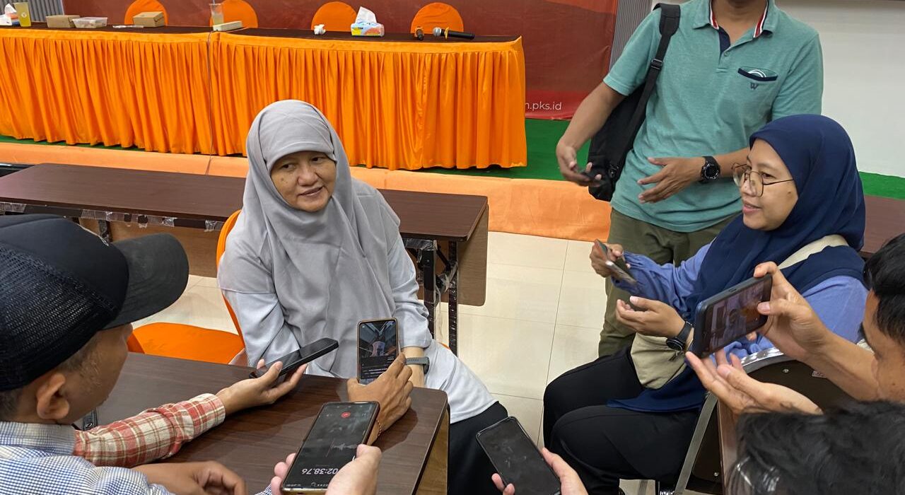 Soal Banjir Gresik, DPR RI Bakal Bahas dengan Kementerian untuk Cari Solusi: Jangan sampai Terulang (surabayakabarmetro.id)