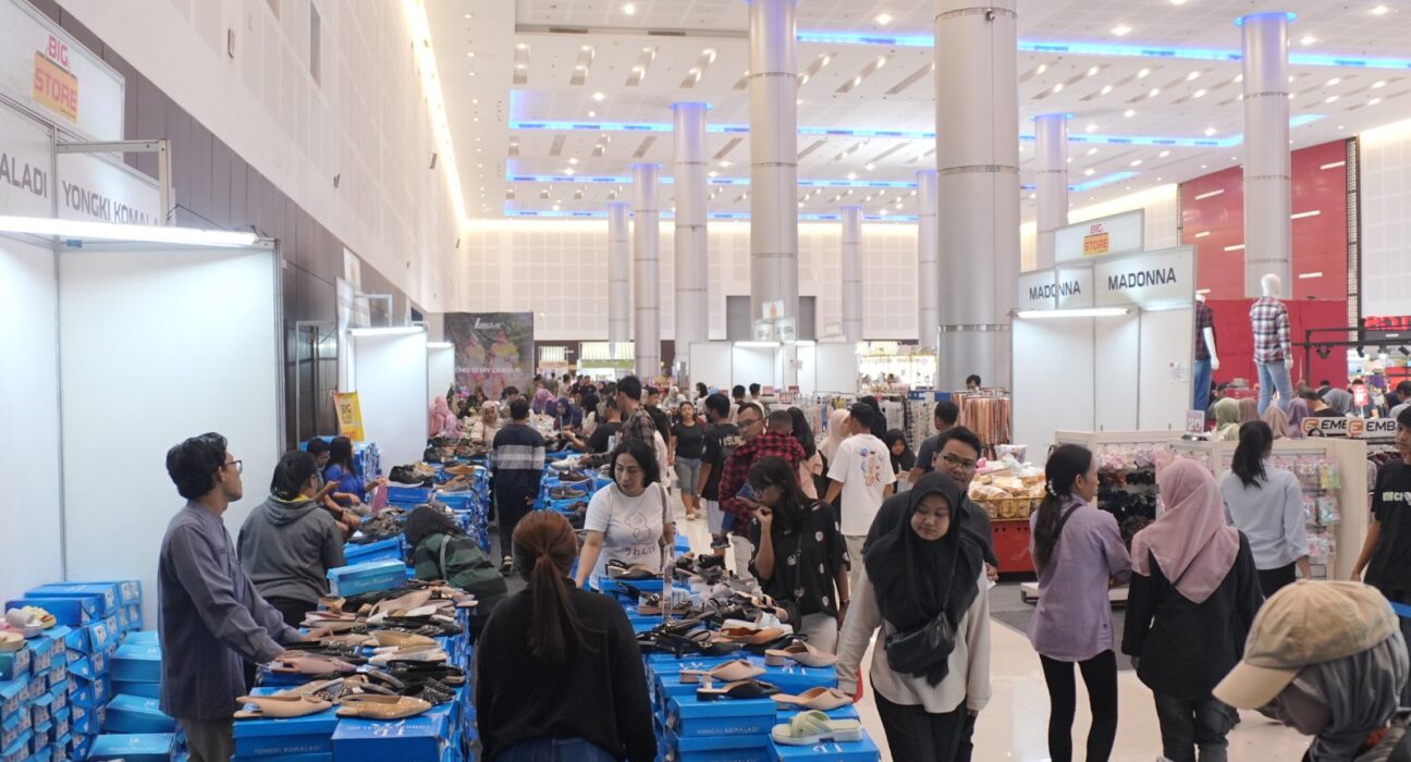 Big Bang Ramadan Sukses Digelar di Surabaya, Usung Konsep Cuci Gudang dan Datangkan Hindia hingga Feast (istimewa/ surabayakabarmetro.id)