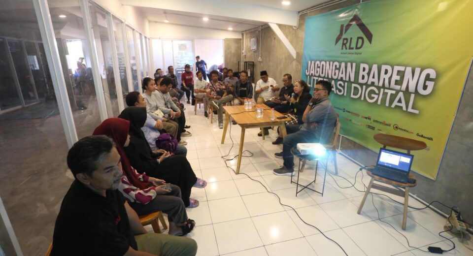 Serunya Diskusi Rumah Literasi Digital, Menyoal Masa Depan Jurnalistik di Tengah Gempuran Media Sosial (istimewa/ surabayakabarmetro.id)