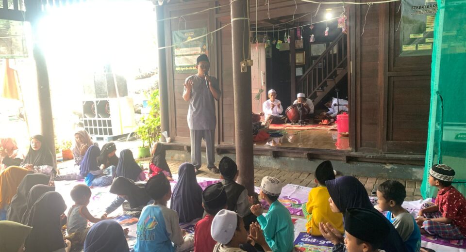 Kisah Sekolah Anak Sungai di Sungai Surabaya, Dulu Dicibir, Kini Dirasakan Manfaatnya (istimewa/ surabayakabarmetro.id)