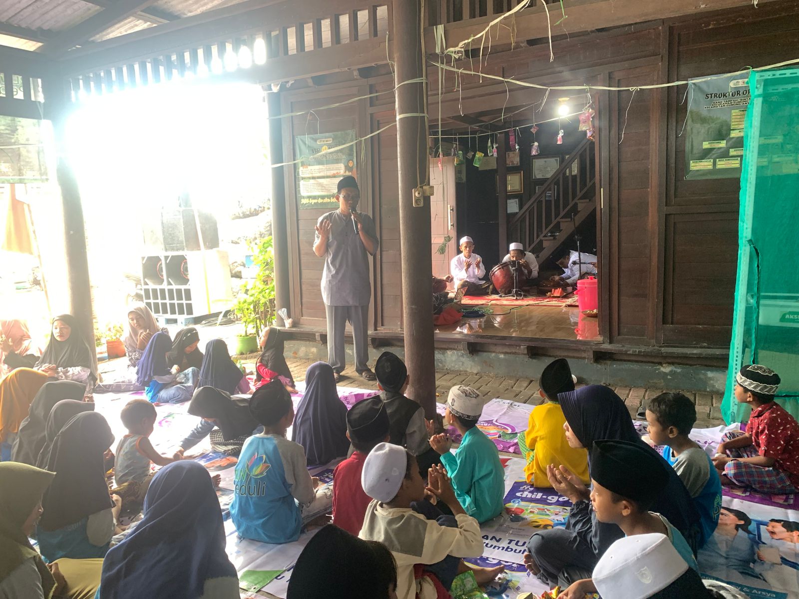 Kisah Sekolah Anak Sungai di Sungai Surabaya, Dulu Dicibir, Kini Dirasakan Manfaatnya (istimewa/ surabayakabarmetro.id)