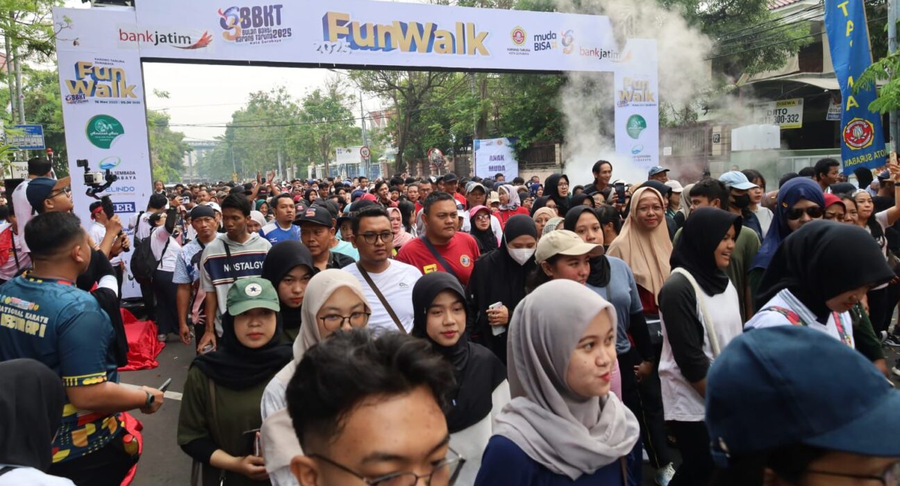 Meriahnya Karang Taruna Fun Walk 2025, Ribuan Warga Surabaya Tumpah Ruah Ramaikan Puncak Bulan Bakti Karang Taruna (istimewa/ surabayakabarmetro.id)