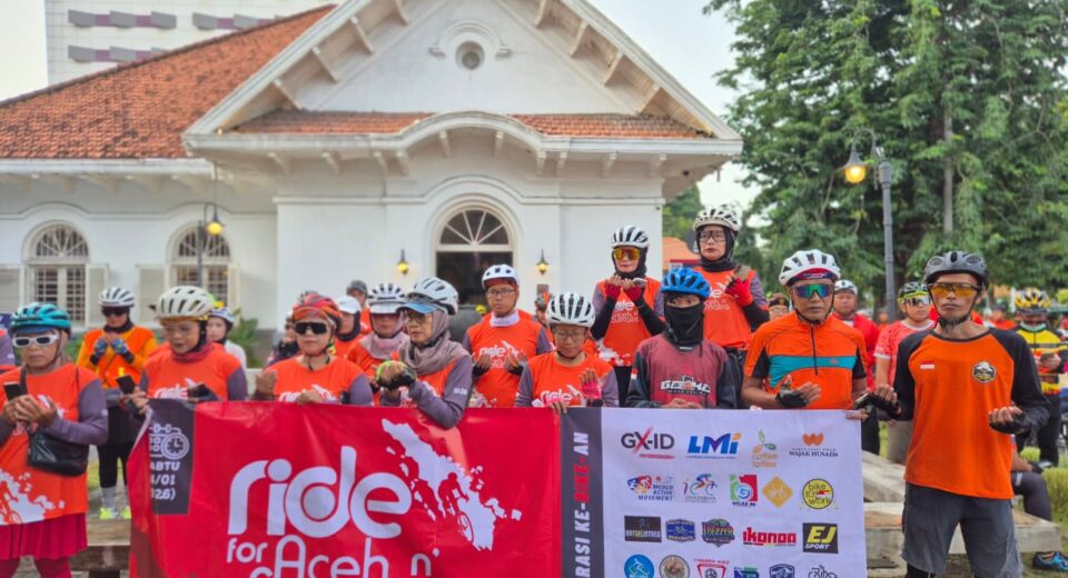 Ratusan Pesepeda Gelar Galang Dana dan Doakan Korban Aceh Tamiang dan Sumatera, Terkumpul Rp 50 Juta (istimewa/ surabayakabarmetro.id)