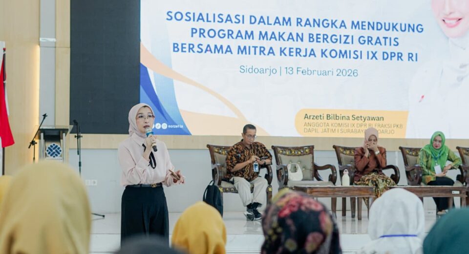 Kunjungi Tulangan Sidoarjo, Anggota DPR RI Arzeti Bilbina Sebut MBG Langkah Nyata Presiden Peduli Generasi Masa Depan (istimewa/ surabayakabarmetro.id)