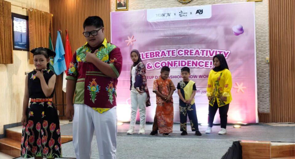 Peduli Bakat Para Siswa SLB di Pandaan, YESNOW Buka Akses Lapangan untuk Kerja Siswa Luar Biasa (istimewa/ surabayakabarmetro.id)