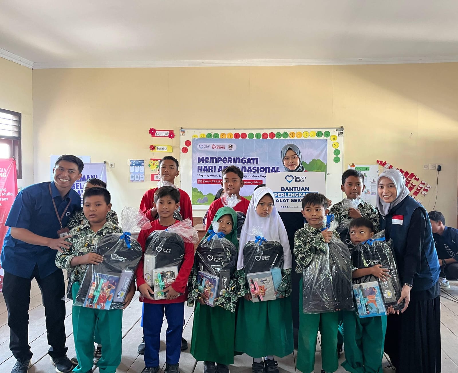 Cara Teman Baik Rayakan Hari Anak Nasional 2026, Salurkan Bantuan dan Tebar Semangat di SDN 4 Kupang Jabon (istimewa/ surabayakabametro.id)